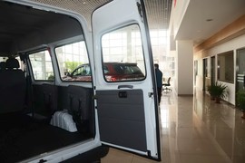 2015款福特经典全顺柴油长轴物流型中顶10座国4