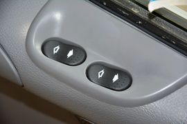 2015款福特经典全顺柴油长轴物流型中顶10座国4