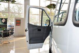 2015款福特经典全顺柴油长轴物流型中顶10座国4