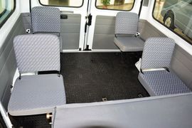 2015款福特经典全顺柴油长轴物流型中顶10座国4