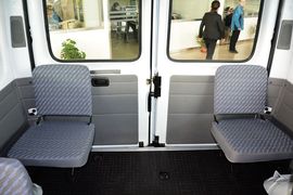 2015款福特经典全顺柴油长轴物流型中顶10座国4