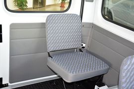 2015款福特经典全顺柴油长轴物流型中顶10座国4