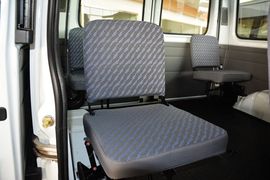 2015款福特经典全顺柴油长轴物流型中顶10座国4