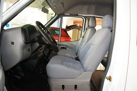 2015款福特经典全顺柴油长轴物流型中顶10座国4