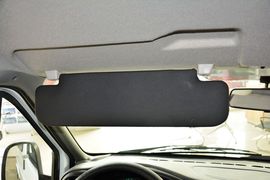 2015款福特经典全顺柴油长轴物流型中顶10座国4