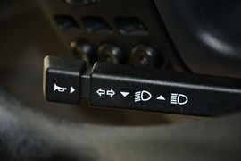 2015款福特经典全顺柴油长轴物流型中顶10座国4