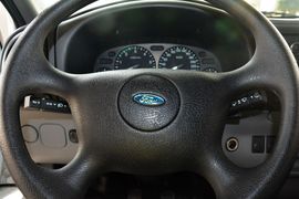 2015款福特经典全顺柴油长轴物流型中顶10座国4