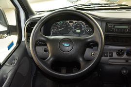 2015款福特经典全顺柴油长轴物流型中顶10座国4