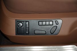 2015款大众辉腾3.0L精英定制型
