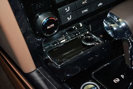 2015款大众辉腾3.0L精英定制型
