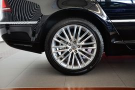 2015款大众辉腾3.0L精英定制型