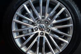 2015款大众辉腾3.0L精英定制型