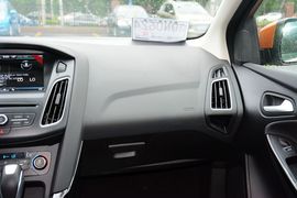 2015款福特福克斯两厢1.5L