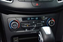 2015款福特福克斯两厢1.5L
