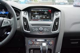 2015款福特福克斯两厢1.5L