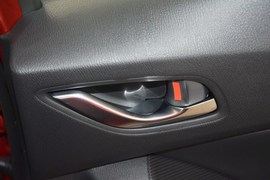 2016款马自达昂克赛拉两厢2.0L自动运动型