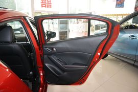 2016款马自达昂克赛拉两厢2.0L自动运动型