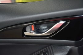 2016款马自达昂克赛拉两厢2.0L自动运动型