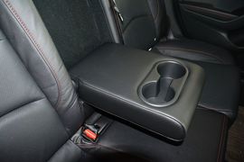 2016款马自达昂克赛拉两厢2.0L自动运动型