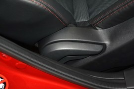 2016款马自达昂克赛拉两厢2.0L自动运动型