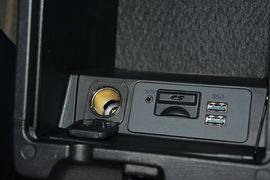 2016款马自达昂克赛拉两厢2.0L自动运动型