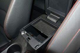 2016款马自达昂克赛拉两厢2.0L自动运动型