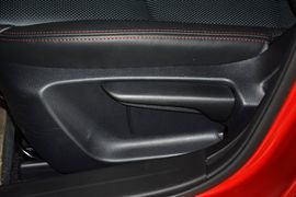 2016款马自达昂克赛拉两厢2.0L自动运动型