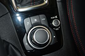 2016款马自达昂克赛拉两厢2.0L自动运动型