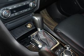 2016款马自达昂克赛拉两厢2.0L自动运动型