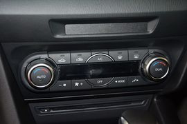 2016款马自达昂克赛拉两厢2.0L自动运动型