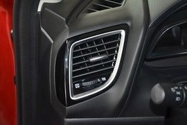 2016款马自达昂克赛拉两厢2.0L自动运动型