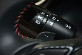 2016款马自达昂克赛拉两厢2.0L自动运动型