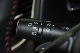 2016款马自达昂克赛拉两厢2.0L自动运动型