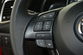 2016款马自达昂克赛拉两厢2.0L自动运动型