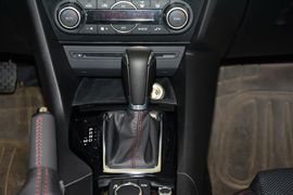 2016款马自达昂克赛拉两厢2.0L自动运动型