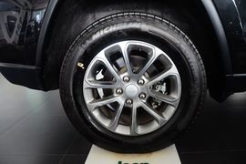 2015款Jeep大切诺基3.0L旗舰尊悦版