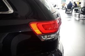 2015款Jeep大切诺基3.0L旗舰尊悦版