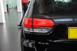 2015款Jeep大切诺基3.0L旗舰尊悦版