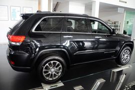 2015款Jeep大切诺基3.0L旗舰尊悦版