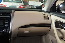 2013款日产天籁2.5L