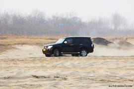 2010款三菱帕杰罗试驾