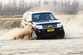 2010款三菱帕杰罗试驾