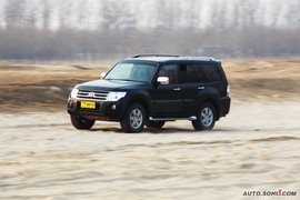 2010款三菱帕杰罗试驾