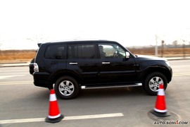 2010款三菱帕杰罗试驾