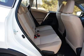 2015款丰田RAV4