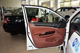 2015款比亚迪速锐1.5L手动舒适型