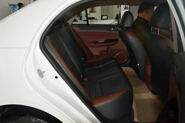 2015款比亚迪速锐1.5L手动舒适型