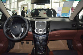 2015款比亚迪速锐1.5L手动舒适型