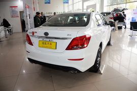 2015款比亚迪速锐1.5L手动舒适型