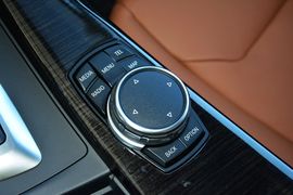 2016款宝马320Li豪华设计套装